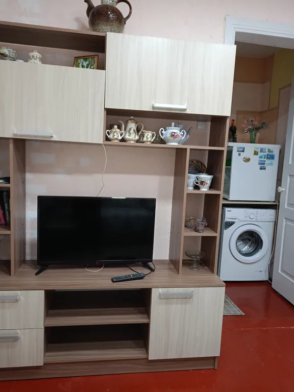 Уютный дом с беседкой и камином