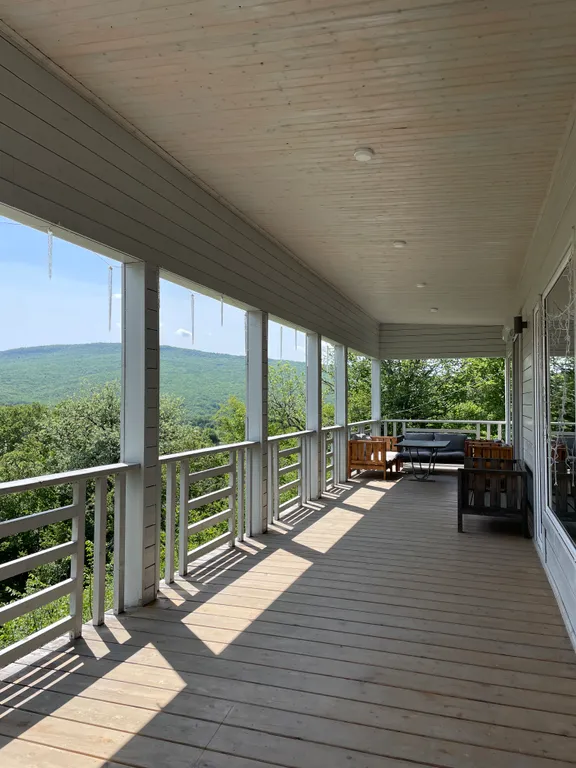 Дом для большой компании с видами на горы и озеро