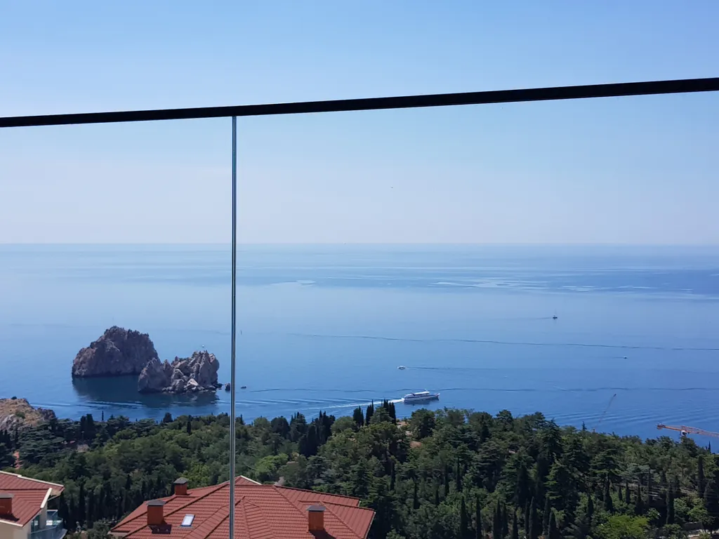 Квартира с панорамным видом на море и горы на юбк