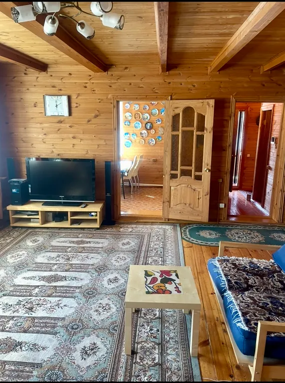 Уютный дом на берегу реки Кама