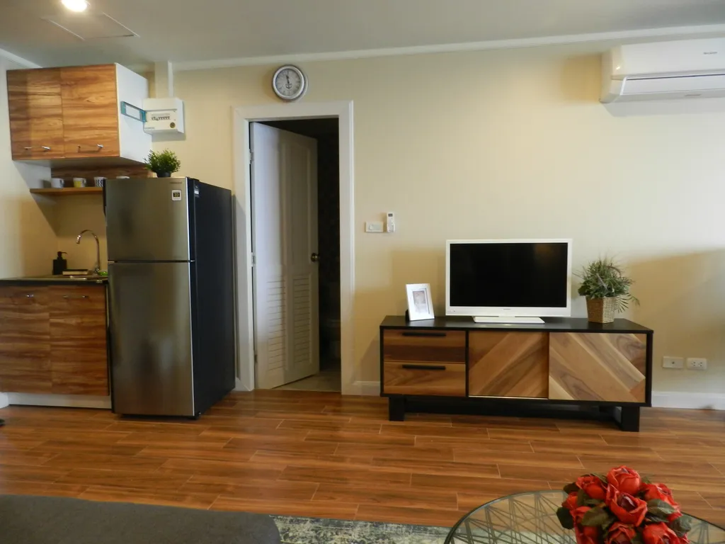 Студия с фронтальным видом на море