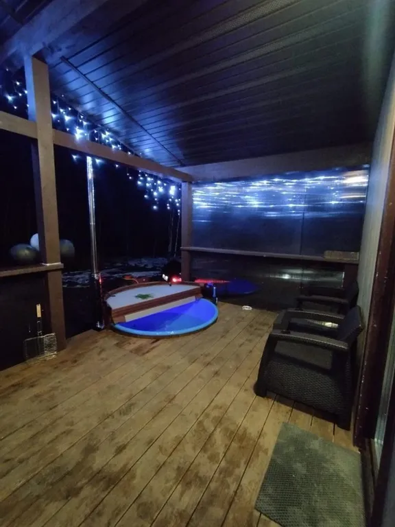 Новый загородный дом с горячей купелью и сауной