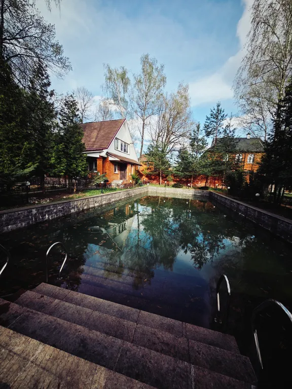 Коттедж Дом на пруду с камином и караоке — аренда посуточно в Грибки