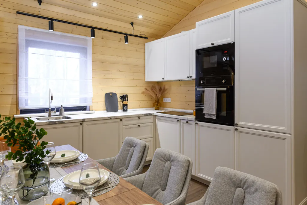 Дом с камином, баней и чаном в лесу у озера