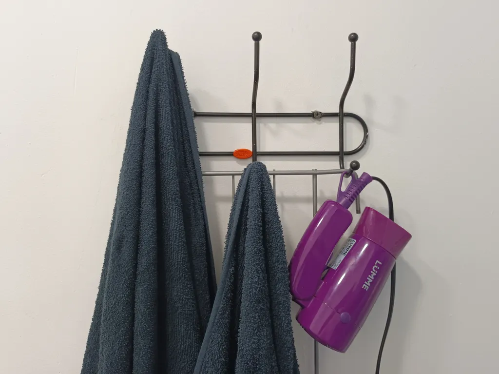 Зелёный дом на Набережной вблизи Кремля