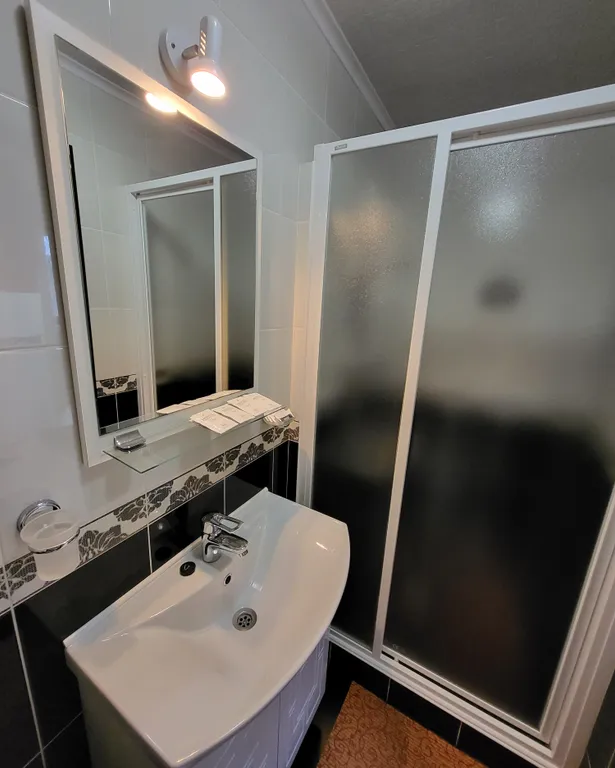 Семейный двухкомнатный апартамент с кухней и балконом