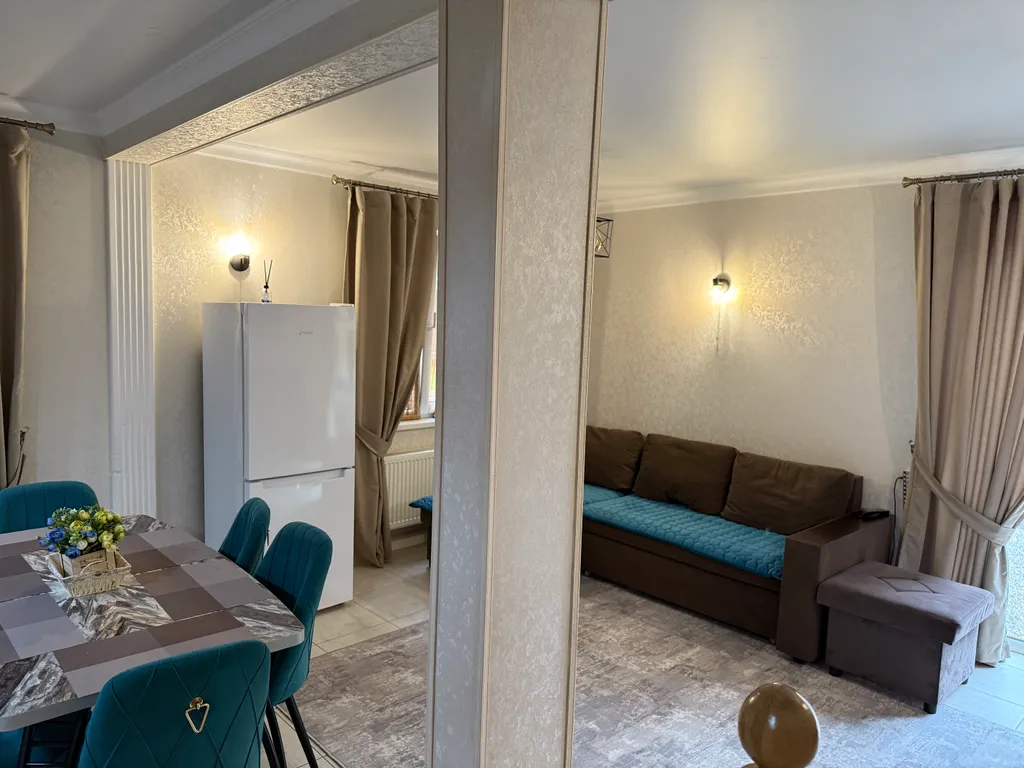 Malkar house с видом на гору Чегет