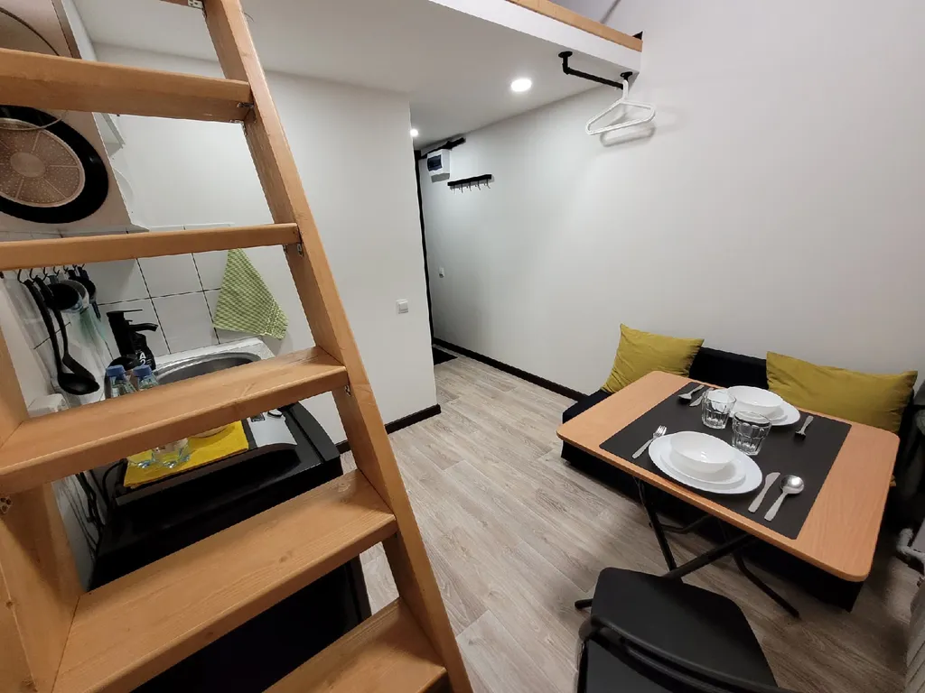 Лофт-4 Зелёная, клёвая двухуровневая студия в центре