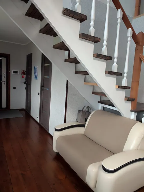 Дом из бруса в тихом красивом месте в пяти километрах от горы Соболиной