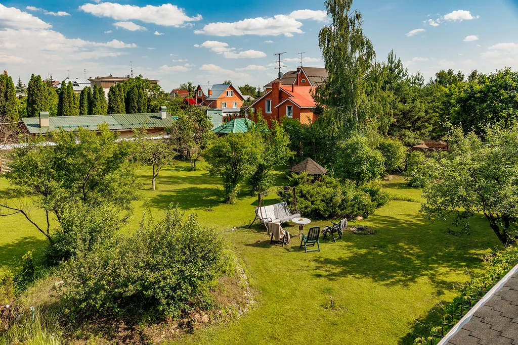 Современный дом с бассейном и сауной для большой компании