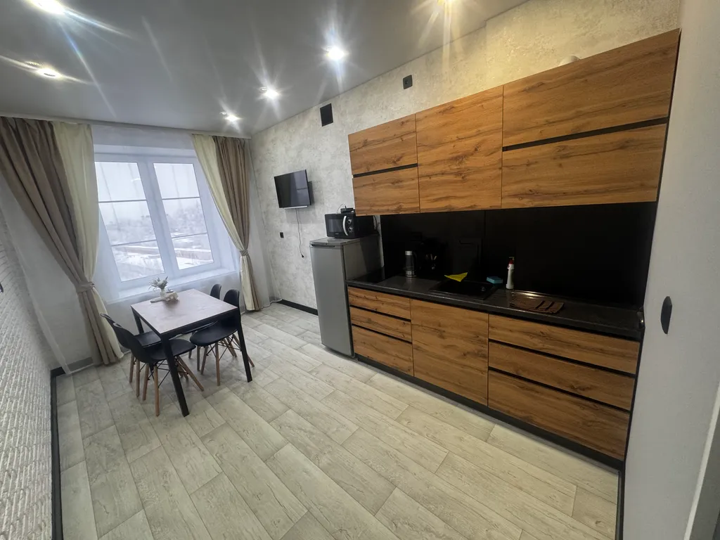 Большая Уютная 1-комнатная квартира,своя парковка,рядом магазин,центр