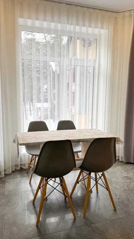 Уютная квартира в сосновом лесу в сердце гор