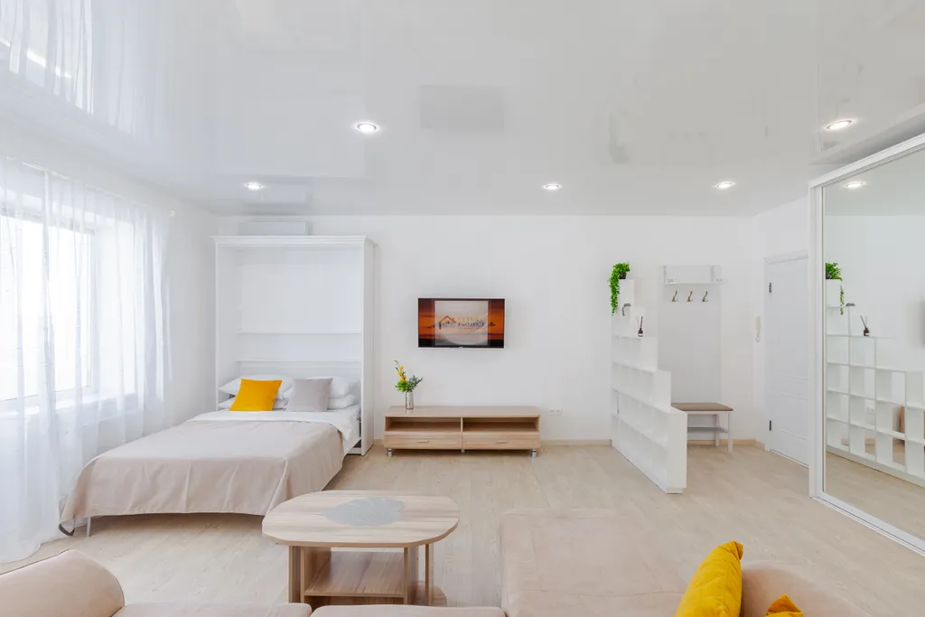 Большая студия около Железнодорожного вокзала в центре города