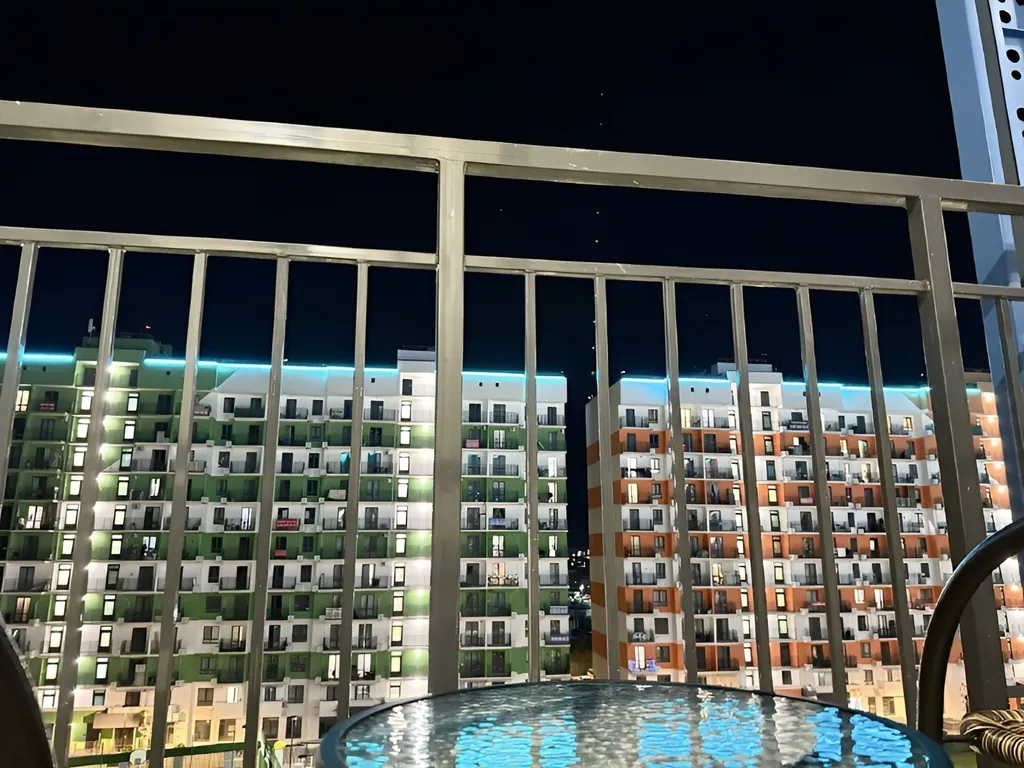 Студия с балконом и парковкой, рядом с набережной