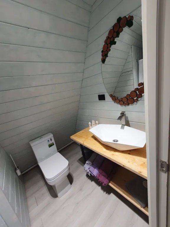 Уютный дом с видом на лес, рядом озеро, баня на территории