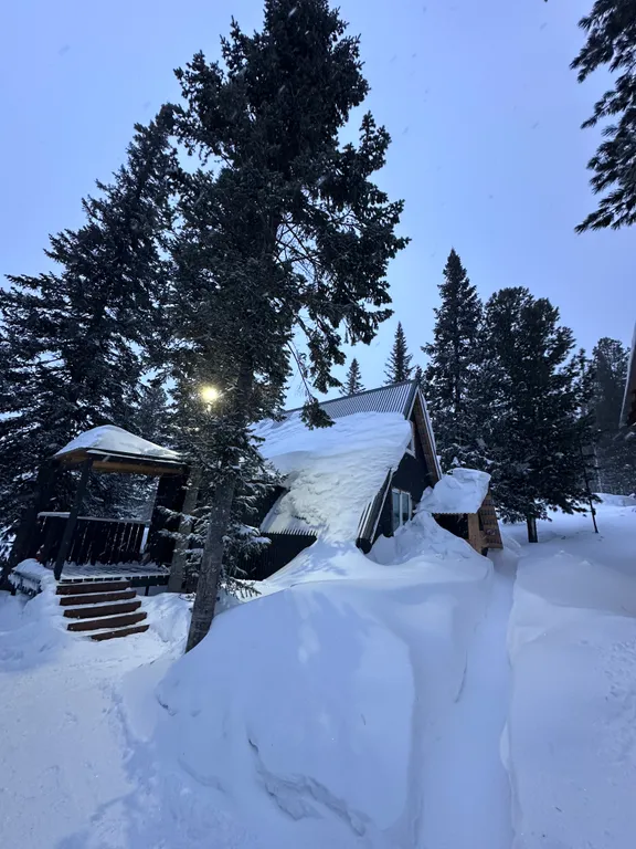 Уютный дом с красивым видом на зелёную гору