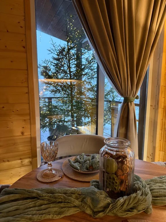 Дом в лесу с видовой терассой и чаном