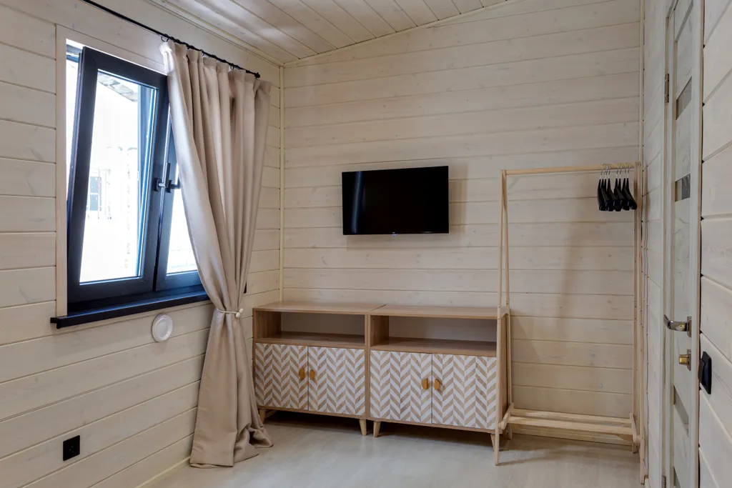 Современный дом на берегу моря