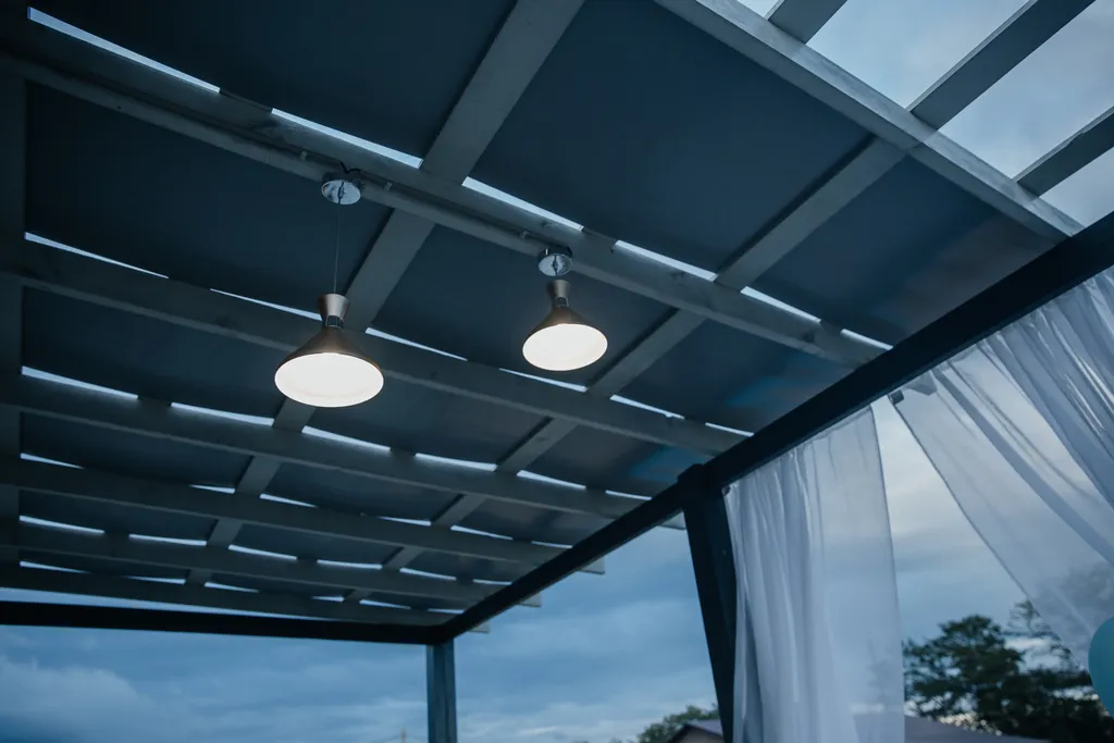 Дом с бассейном у моря