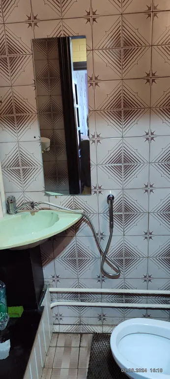 Три места бюджетно