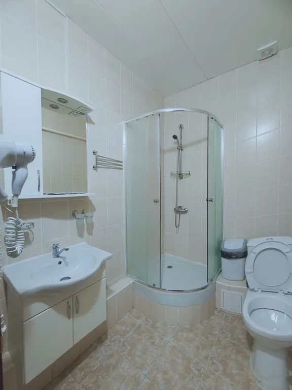 Просторный однокомнатный номер с диваном