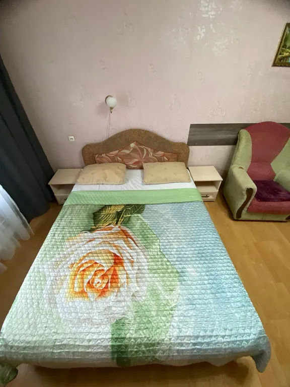 Однокомнатная квартира с балконом в Октябрьском районе