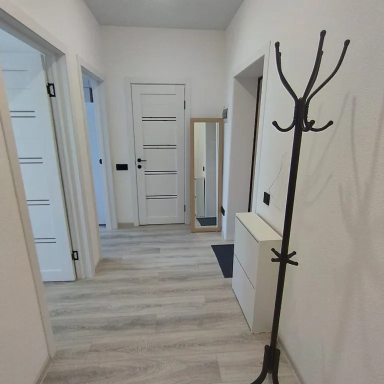 Стильная квартира рядом с парком, бассейном и спа для вашего комфорта