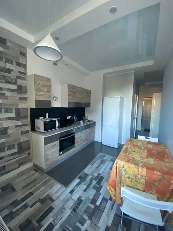 Современная новая квартира рядом с набережной реки Волга