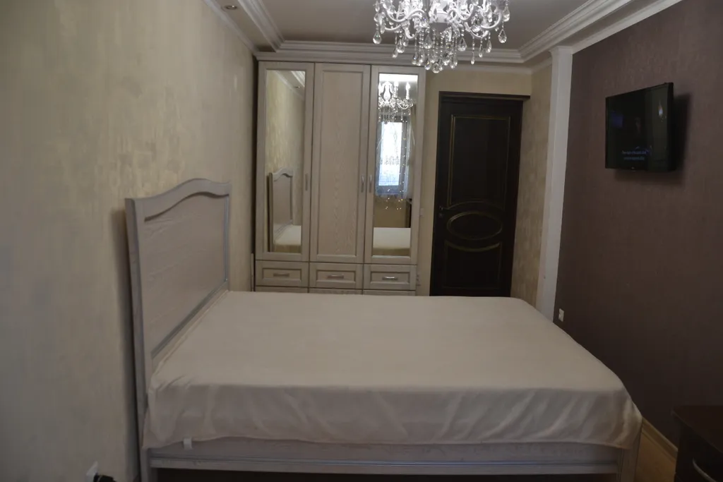 Квартира 3-комнатная Квартира — Евпатория