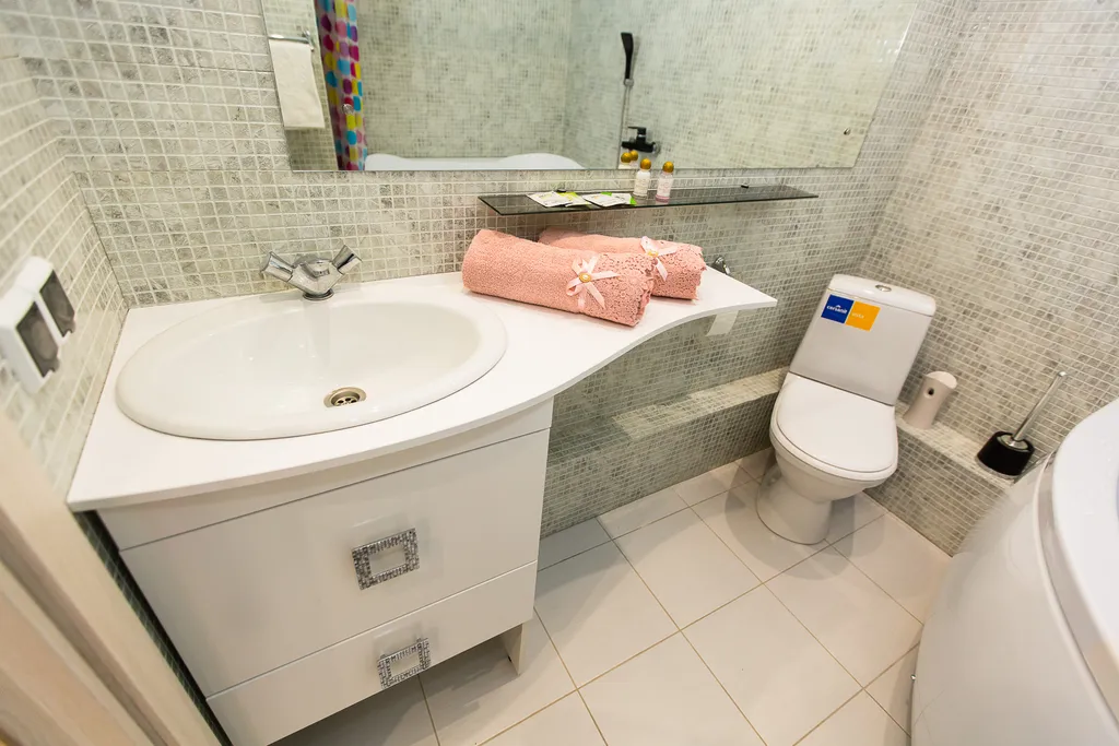 1-комнатная квартира с джакузи дизайнерским ремонтом