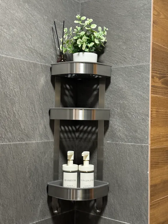 Студия с огромной парящей кроватью