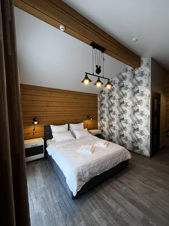 Усадьба в лесу с видом на горы