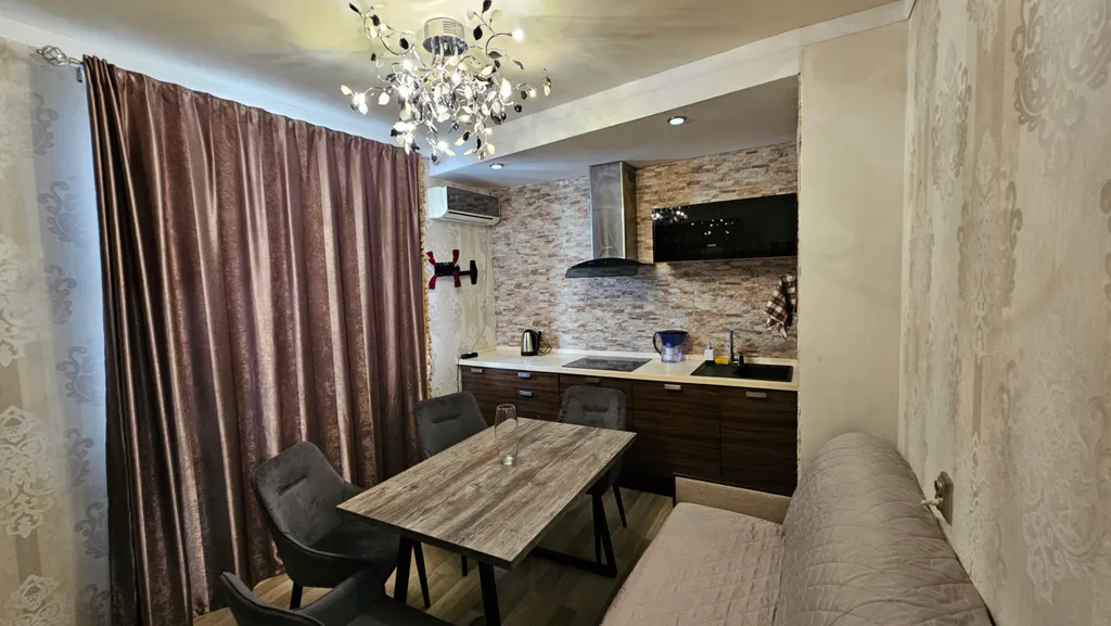 Уютная двухкомнатная квартира, расположенная рядом с парком Галицкого