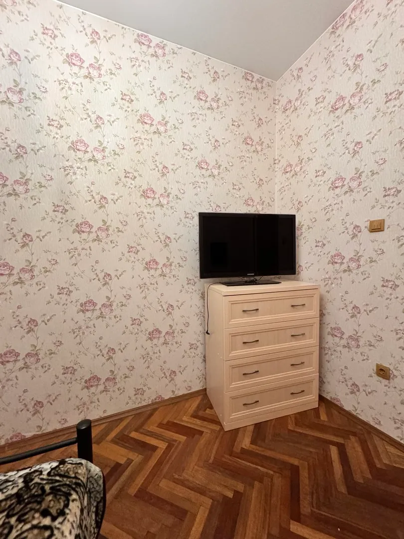 Спальная с большой кроватью