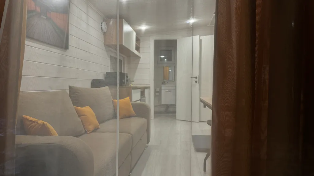 Небольшой уютный домик с чаном