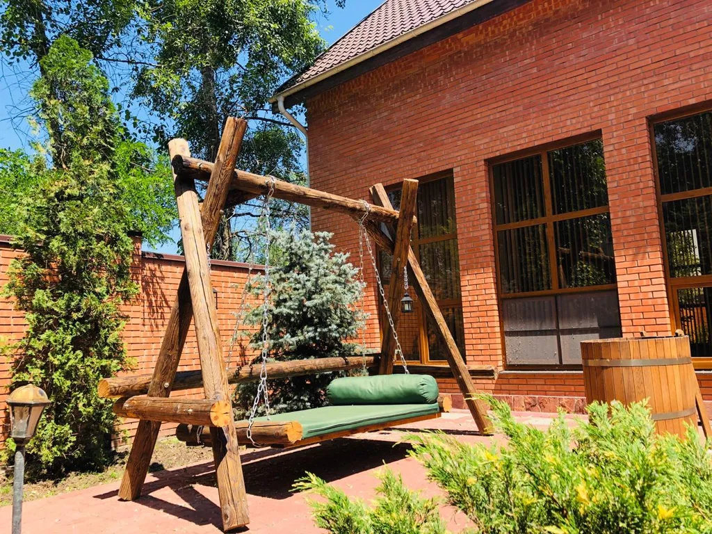 Дом с баней и бассейном