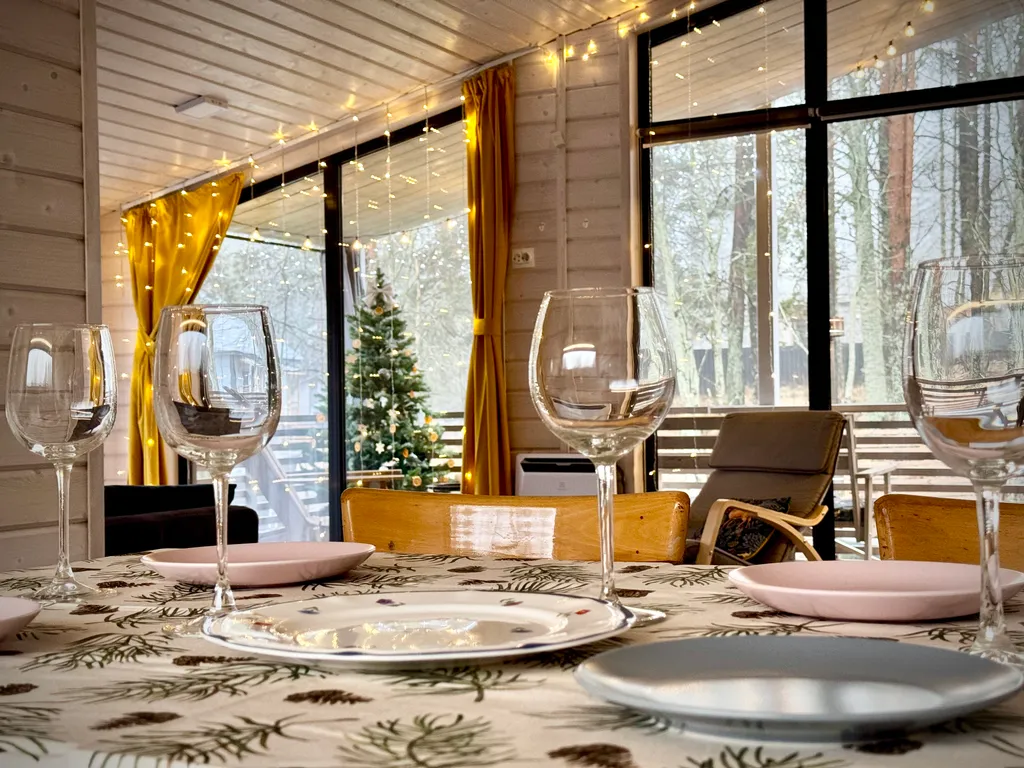 Коттедж Уютный дом с горячей купелью — Стеклянный