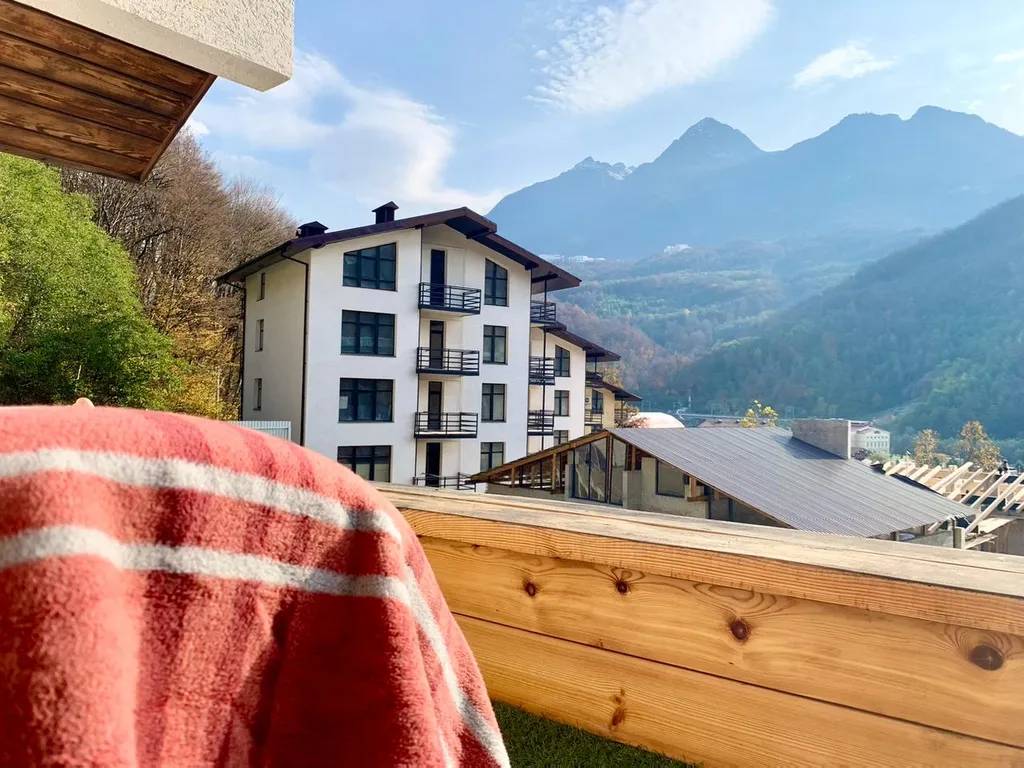 Дом с шикарным видом на горы, с теплым бассейном и баней на дровах