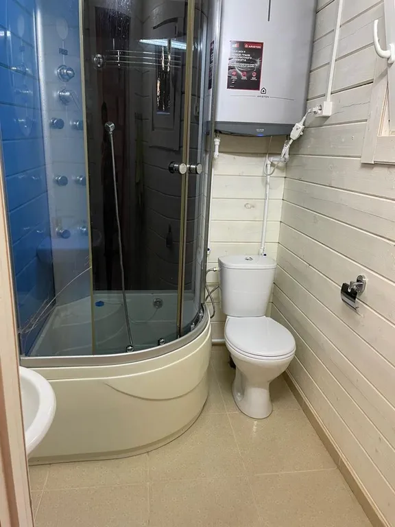 Домик на берегу Каспийского моря