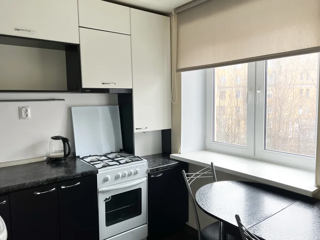 2‑комн. квартира в центре Мурманска на ул. Коминтерна, 17