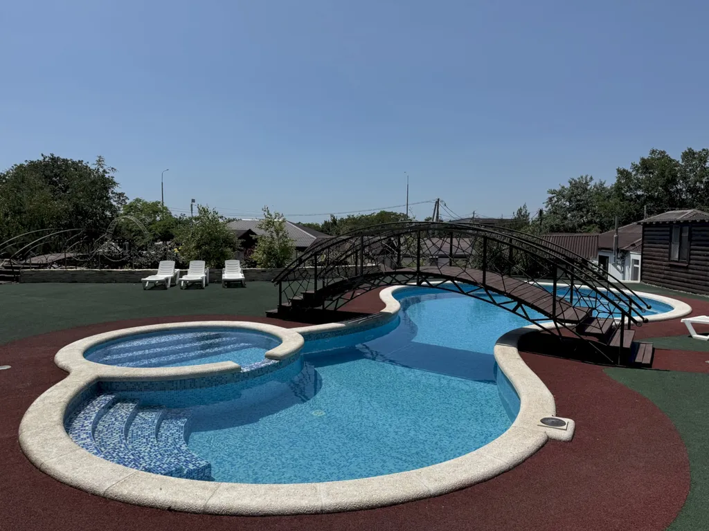 Коттедж в Кабардинке с бассейном и видом на море