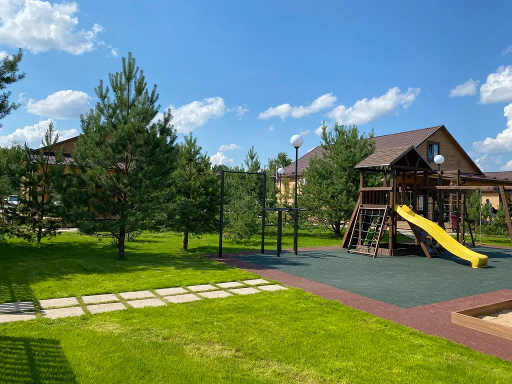 Уютный коттедж в лесу у пруда