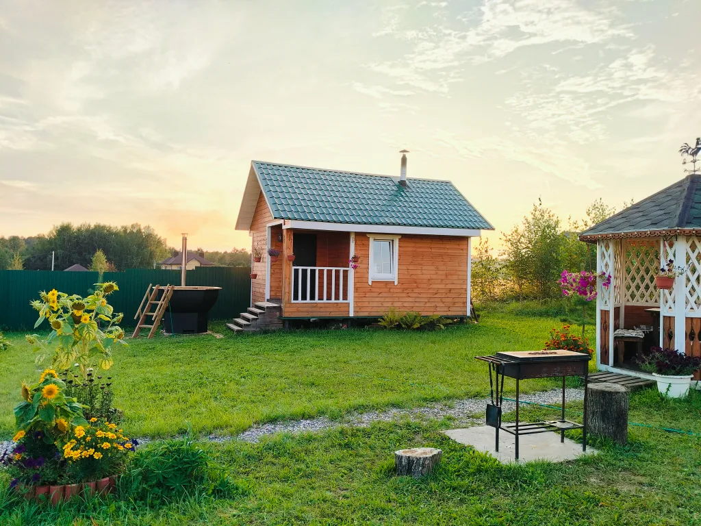 Уютный домик с отдельно стоящей русской баней на дровах и банным чаном