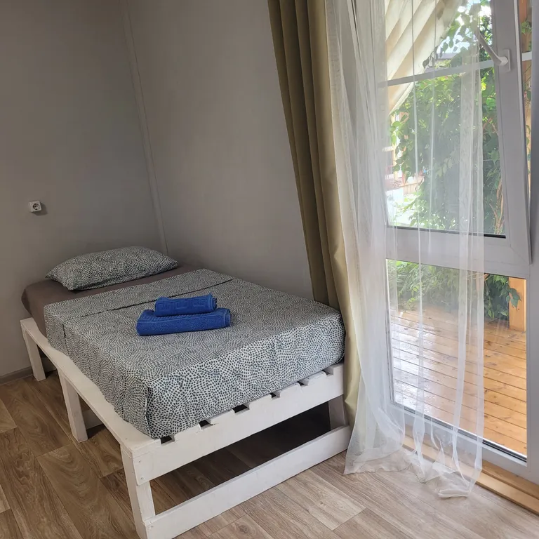 Новый домик 2-комнатный с кухней и террасой на компанию