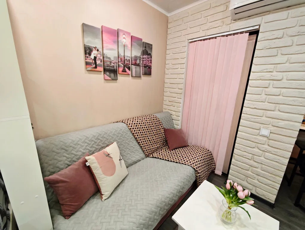 Дизайнерская студия с роскошным камином