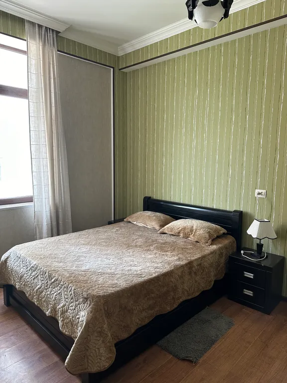 Уютная квартира с большими окнами и красивым видом