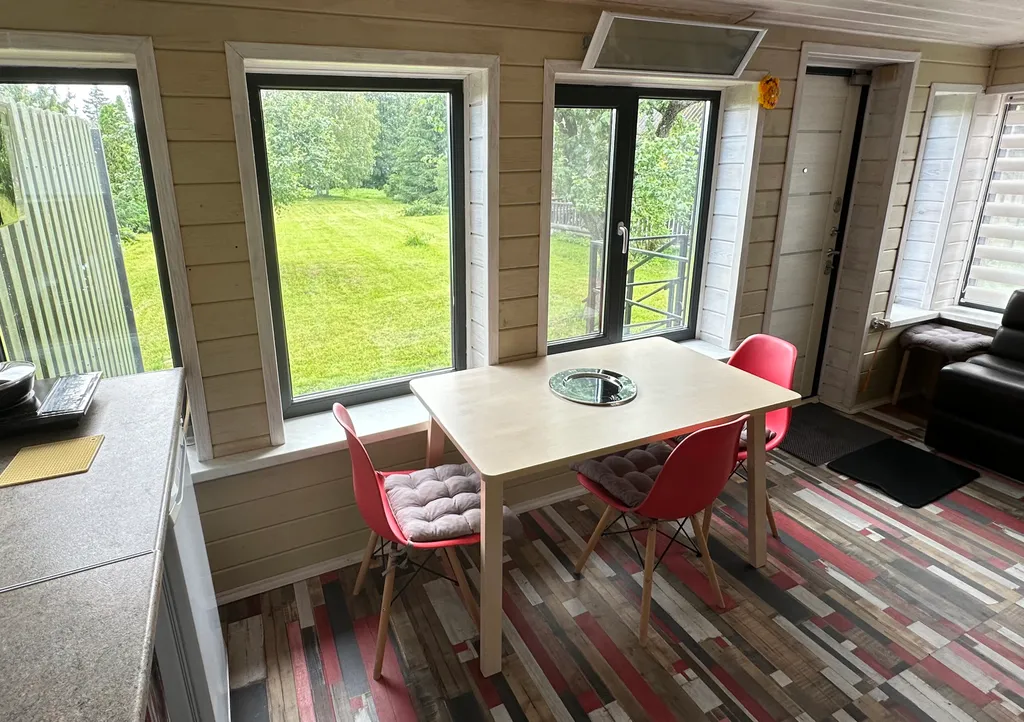 Деревенский снаружи, уютный и современный внутри