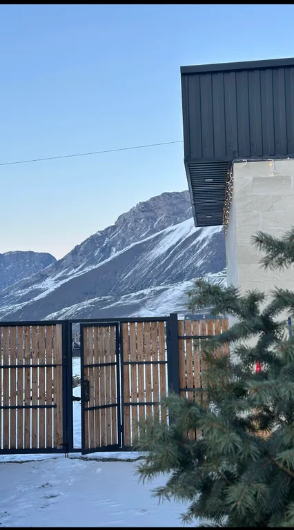 Уютный дом с видом на горы в Верхнем Фиагдоне