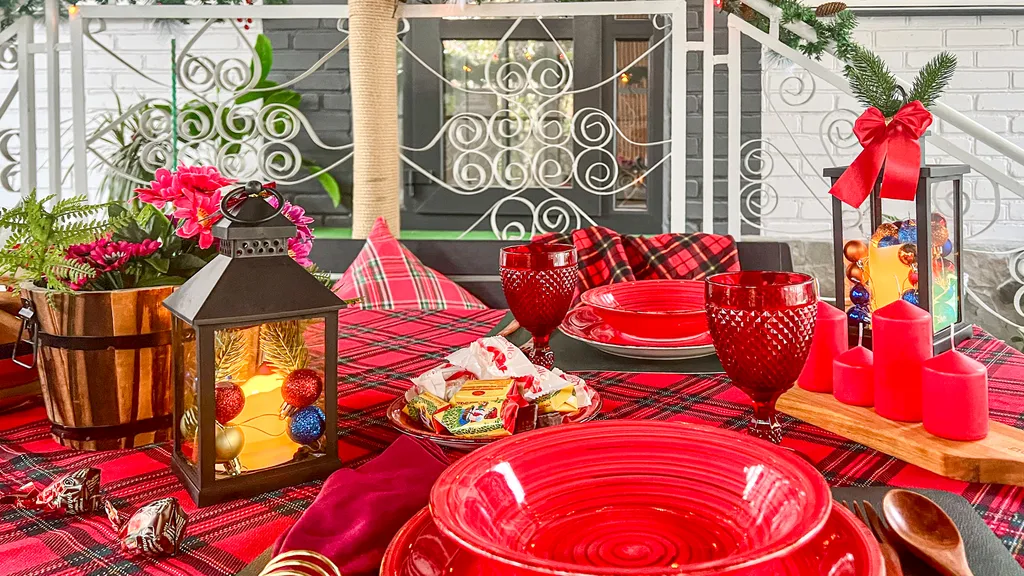 Дом сапфир с бассейном в центре