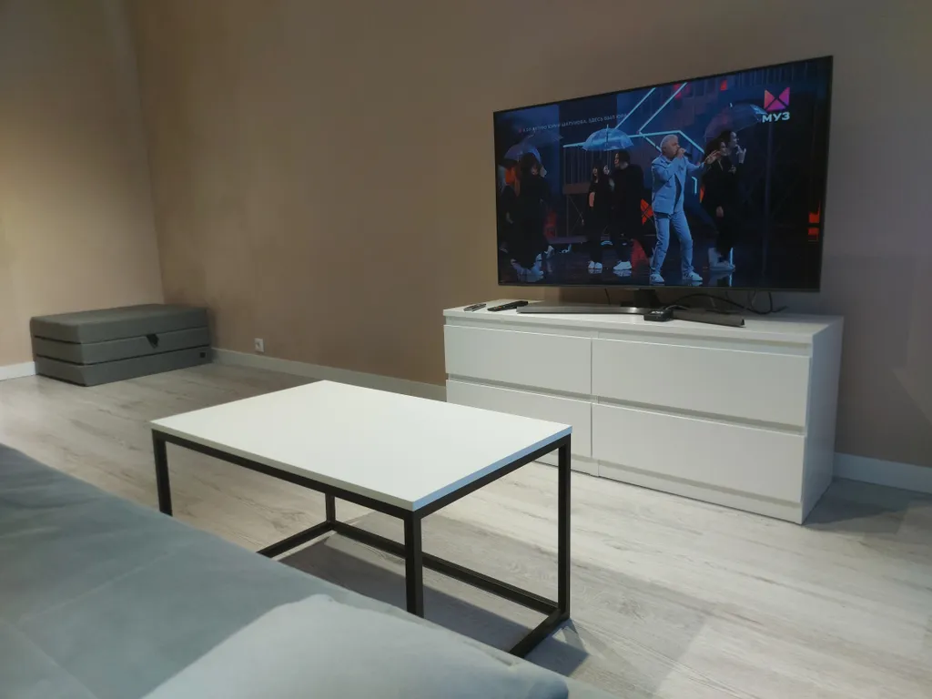 Современная квартира на берегу озера